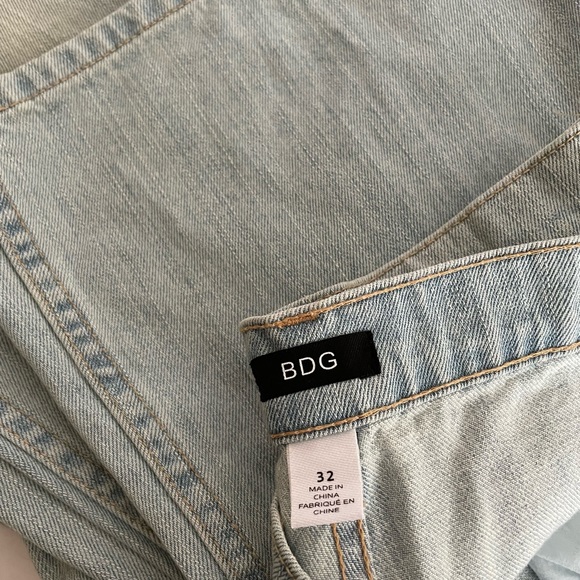 NWOT Urban Outfitters BDG Size 32 Bleach Wash Denim Flare Cropped Jeans - Picture 4 of 5